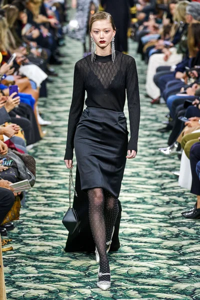 Look 32